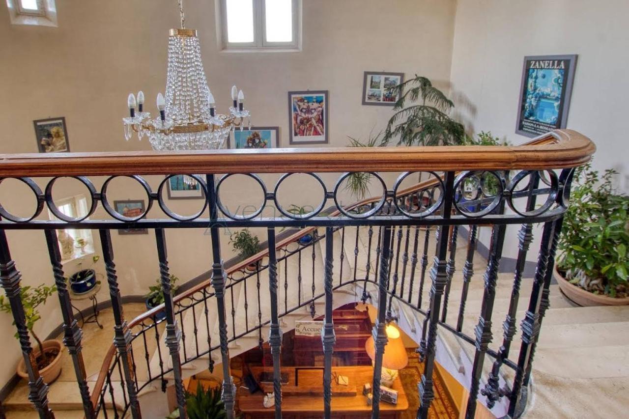 Le Mogador Chateau Du Martinet Violès Εξωτερικό φωτογραφία